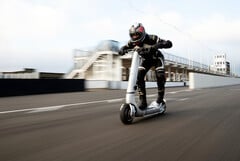 O Bo The Turbo possui um motor duplo de 24.000 W e oferece uma velocidade máxima de 160 km/h (Fonte da imagem: Bo)