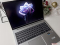 Revisão do HP EliteBook 865 G9 Laptop - Tela de 1000-nits Sure View não está totalmente de acordo com o par