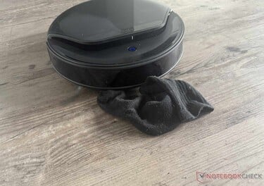 Muitos obstáculos se mostraram difíceis demais para o robô-aspirador — ele chegou até a mover uma meia que estava jogada por aí.