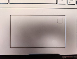 O touchpad abriga um leitor de impressões digitais