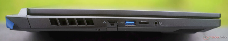 Esquerda: Gigabit-RJ45, USB-A 3.1, leitor de cartão microSD, conector de áudio
