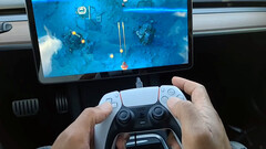 Tesla traz suporte dedicado ao controle do PS5 (imagem: kingvally/YT)