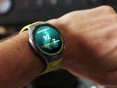 O Huawei Watch GT 7 Pro também está disponível nas atraentes cores verde e amarelo.