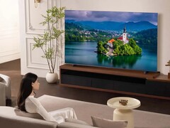 A TV Q8C da TCL (na foto) é um modelo premium QD MiniLED. (Fonte da imagem: TCL)