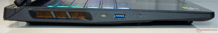 Esquerda: Thunderbolt 4, USB 3.2 Gen1 Tipo A