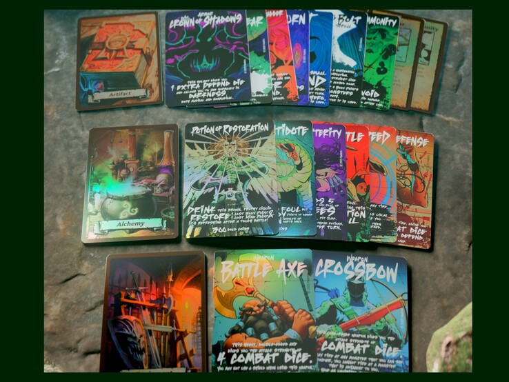 Os cartões que acompanham o Crypt of Perpetual Darkness de Joe Manganiello são nitidamente inspirados em bandas de metal
