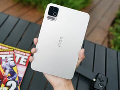 O Pad Ultra tem um design fino e leve. Na imagem: a parte traseira do tablet.