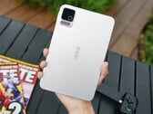 O Pad Ultra tem um design fino e leve. Na imagem: a parte traseira do tablet.