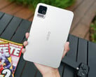 O Pad Ultra tem um design fino e leve. Na imagem: a parte traseira do tablet.