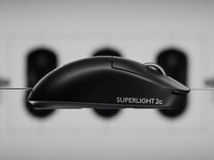 Mouse para jogos compacto Logitech G Pro X Superlight 2c visto de lado. (Fonte da imagem: Logitech)