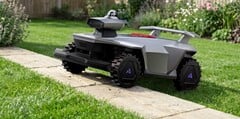 Com o R7, a Anthbot apresenta um novo cortador de grama robótico de ponta, equipado com um braço aparador.