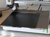 O espaço de instalação é amplo; aqui, ele é comparado a uma placa “padrão” medindo 256 x 256 mm