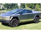 A SpaceX e a xAI estão comprando Cybertrucks da Tesla, aparentemente para eletrificação da frota, mas os críticos especulam que isso é para aumentar os números de vendas. (Fonte da imagem: Wikipedia)