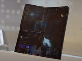 O Flex In N Out não é um protótipo Galaxy Z Fold5. (Fonte da imagem: Linus Tech Tips)