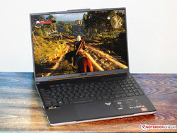 O Asus TUF Gaming A16 Advantage Edition FA617XS, dispositivo de teste fornecido pela Asus Germany.