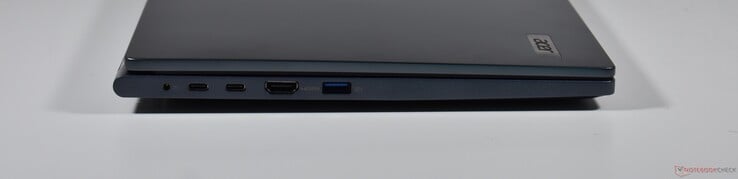esquerda: porta de carregamento, 2x USB4, HDMI, USB A 3.2 Gen 1