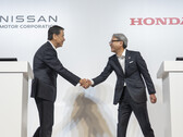 CEO da Nissan, Makoto Uchida, e CEO da Honda, Toshihiro Mibe. (Fonte da imagem: Nissan)