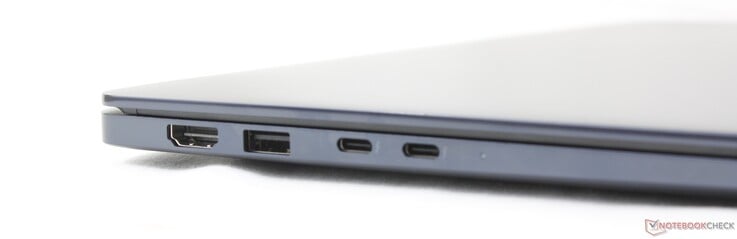 À esquerda: HDMI 2.1, USB-A 3.2 Gen. 1, 2x USB-C Thunderbolt 4 com DisplayPort 2.1 + Power Delivery