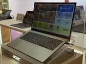 O Aspire Go 15 2026 apresenta um design leve e fino. Na foto: uma vista lateral do laptop.