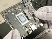 A Ayaneo está oferecendo upgrades de placa-mãe com AMD Ryzen 7 8840U para seus antigos dispositivos portáteis para jogos (Fonte da imagem: Ayaneo)