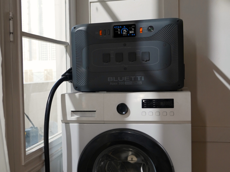 A estação de energia portátil Bluetti Apex 300 é capaz de alimentar dispositivos pesados, como máquinas de lavar (Fonte da imagem: Bluetti)