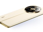O Realme 12 Pro+ vem com um design elegante em azul ou dourado. (Imagem: Realme)