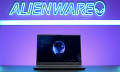 O Alienware m16 R2 combina os processadores Intel Meteor Lake e as GPUs NVIDIA GeForce RTX série 40. (Fonte da imagem: Dell)