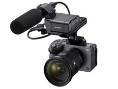 A Sony FX5 (ILME-FX5) vem com um suporte XLR para a instalação de microfones externos e acessórios.