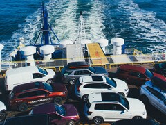 Os fabricantes de automóveis dos EUA, como a General Motors (GM), fabricam vários modelos de carros no exterior. (Fonte da imagem: Unsplash, editado)