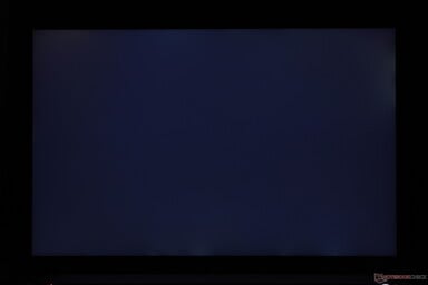 Ligeiro vazamento irregular da luz de fundo