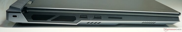 Esquerda: trava Kensington, 2x USB 3.2 Gen2 Tipo A, leitor de cartão SD