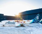 A aeronave já havia pousado quando o A21 Galaxy pegou fogo. (Fonte da imagem: Alaska Airlines)