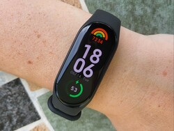 Xiaomi Mi Smart Band 7 é leve e à prova d'água