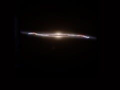 Uma imagem modelo que ilustra o efeito da onda na Via Láctea (Fonte da imagem: várias - ver fontes; editado)