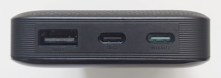 Portas USB-A (18W), USB-C 2 (27W), USB-C 1 (65W).