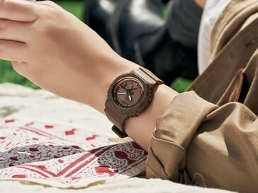 O Casio G-Shock GMA-P2110-5A vem com acabamento marrom