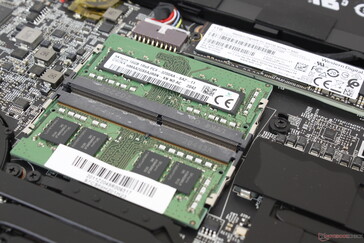 Slots acessíveis 2x SODIMM