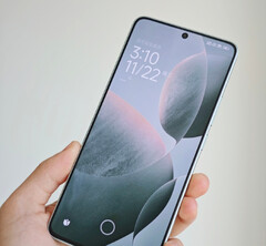 O Redmi K70E, mostrado aqui em uma foto de um vídeo que vazou, provavelmente será lançado globalmente como o Poco F6. (Imagem: Weibo)