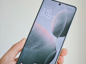 O Redmi K70E, mostrado aqui em uma foto de um vídeo que vazou, provavelmente será lançado globalmente como o Poco F6. (Imagem: Weibo)