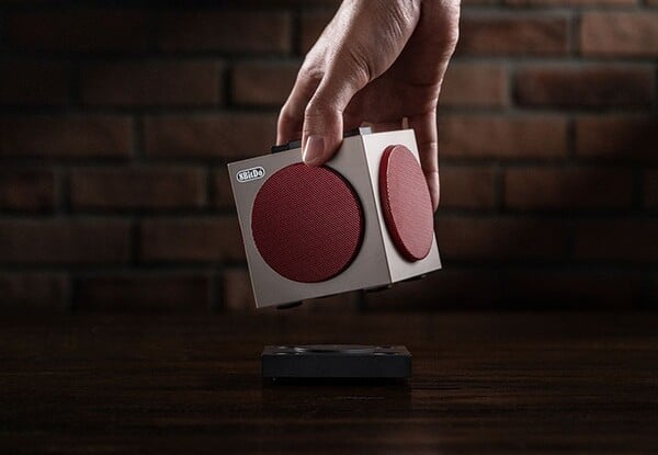 O 8BitDo Retro Cube 2 Speaker - N Edition é o sucessor do Retro Cube Speaker lançado em 2016. (Fonte da imagem: 8BitDo)