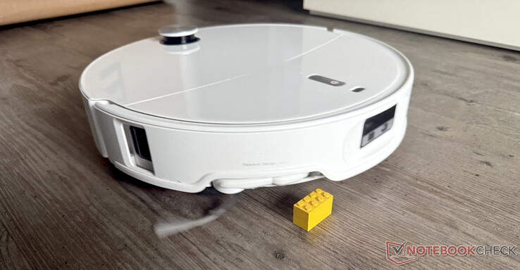 Roborock Qrevo Curv 2 Pro pouco antes do acidente com o bloco de terminais