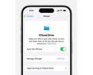 Imagem promocional do iCloud Drive da Apple exibida em um iPhone contra um fundo branco. (Fonte da imagem: Apple)