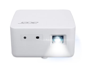 O PD1810 e seu controle remoto. (Fonte: Acer)