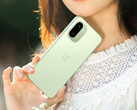 O Ace 6T é semelhante à versão não-T do telefone. Na foto: O telefone na cor Shadow Green. (Fonte da imagem: OnePlus)