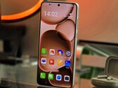 Oppo Find X8 Ultra em análise. (Fonte da imagem: Marcus Herbrich/Notebookcheck)