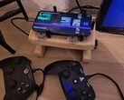 O Google Pixel 8 transformado em um dock de emulação de console