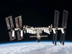 A ISS em órbita (Fonte da imagem: NASA; cortada)