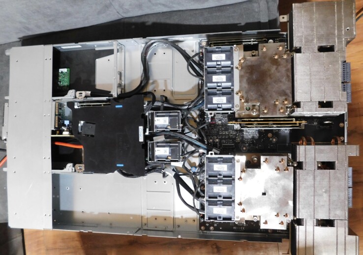 O servidor de IA Nvidia GH200 com Grace-Hopper já tinha visto dias melhores quando foi vendido. (Fonte da imagem: Reddit)