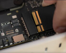 O "SSD removível" no Mac Studio é apenas um módulo de armazenamento em bruto com controlador NAND / pontes. (Fonte de imagem: Max Tech no YouTube)