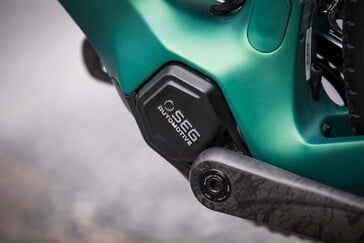 É utilizada uma configuração de motor central